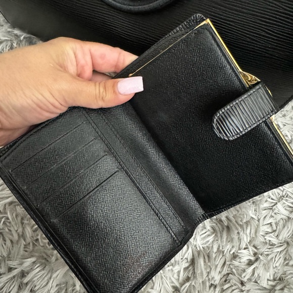 Louis Vuitton vintage Epi 30 and kiss wallet set - Picture 12 of 15